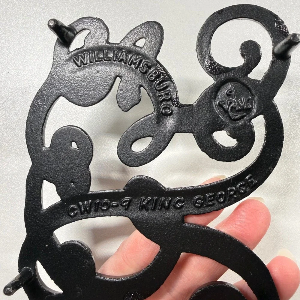 Virginia Metalcrafters Williamsburg Cast Iron Trivet Set Kings Arms King George